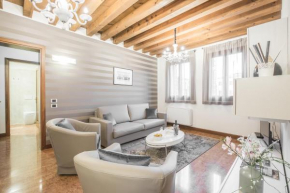 Отель Ca' del Monastero 6 Collection Chic Apartment for 4 Guests with Lift  Венеция